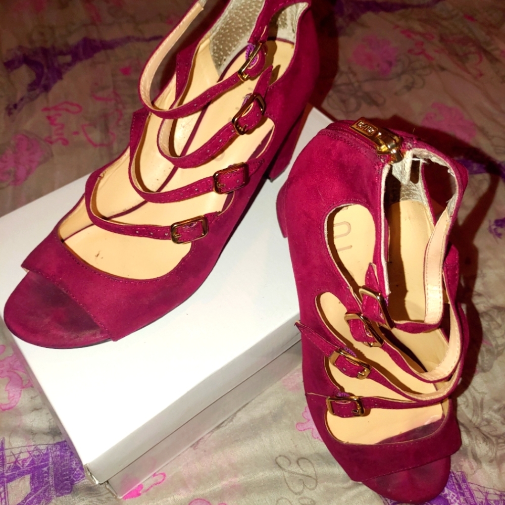 Beautiful Fuchsia Unisa shoes